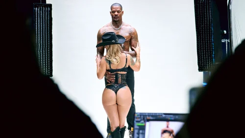 WIFEY: Gorgeous Cowgirl Reveals Her Face For The First Time – Swamp Barbee